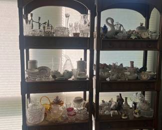 More vintage tchotchkes and crystal. 