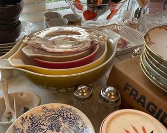 Pyrex bowls