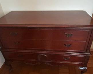 Antique Wooden Dresser with Drawers - Elegant antique wooden dresser featuring three spacious drawers and decorative legs. Perfect for adding vintage charm to any room.