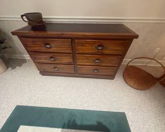 . . . nice dresser