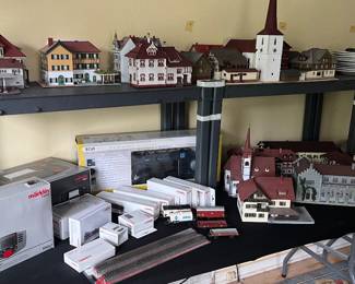HO Railroad buildings and MARKLIN train accessories 