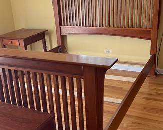 The Amish Furniture Gallery,  Queen size bed frame