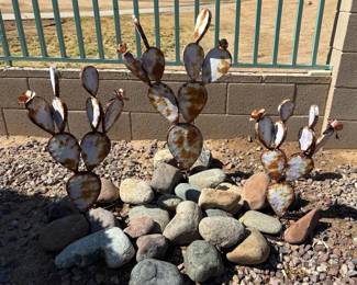 3 Metal Yard Cactus