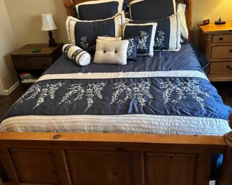 Pine Queen Bed Set