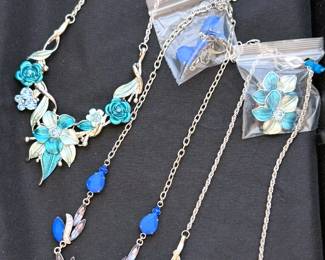 Assorted jewelry