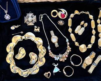Assorted jewelry