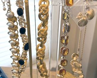 Assorted jewelry