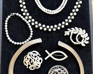 Assorted jewelry