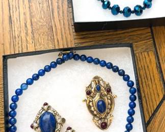 Assorted jewelry