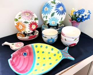 Assorted kitchen ceramics