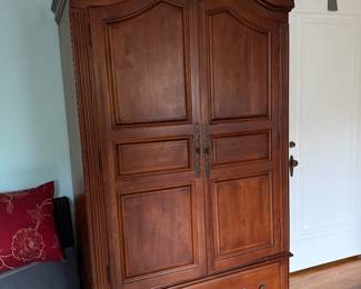 Large armoire