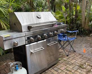 Kitchen aid gas grill with new tank