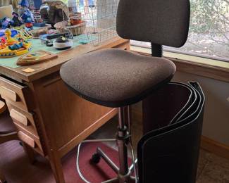 MCM work stool