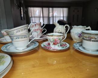 Mixed tea sets