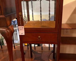 Vitrine Curio Cabinet $100