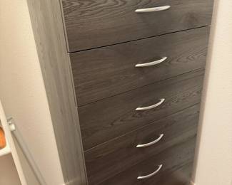 chest of drawers
