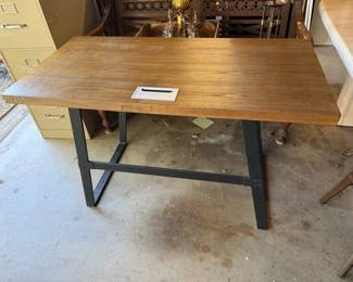 small desk--great for a dorm room or apartment or bedroom