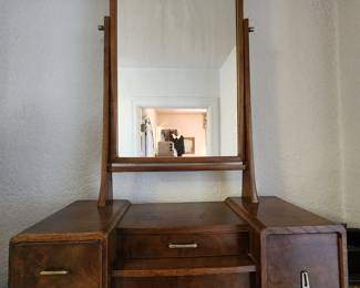 Vintage Wooden Tabletop Vanity Mirror w/Multi-Drawer Base. Wonderful!