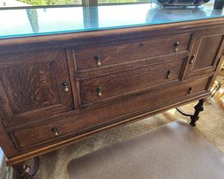 Antique Quarter-Sawn Oak Sideboard/Buffet Cabinet.