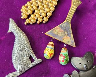 Pins/Brooches