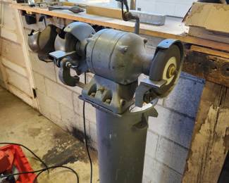 Pedestal Grinder w/Light