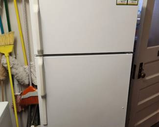 Hotpoint Refrigerator in very clean condition!