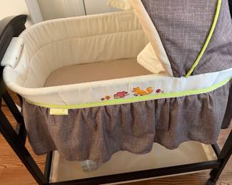 Bassinet on wheels