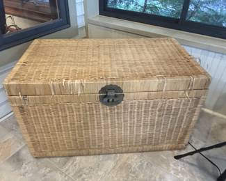 Vintage wicker storage trunk, metal clasp latch