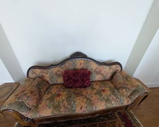 Lovely couch 76" x 31"
