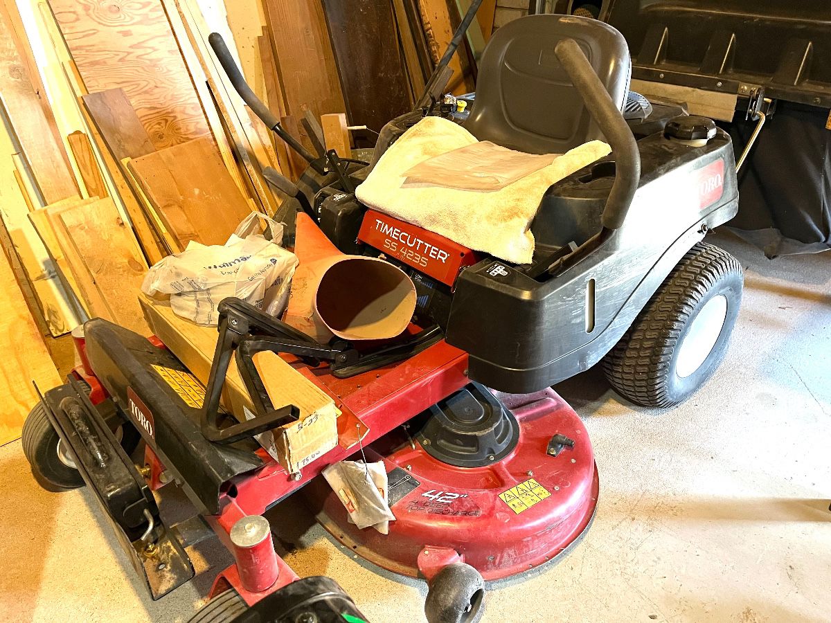 Riding lawn mower