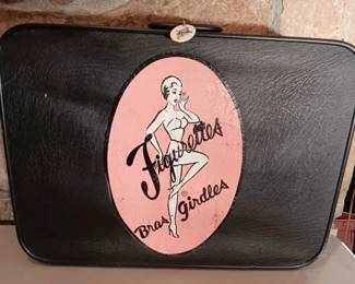 Rare Figurettes Sales Case