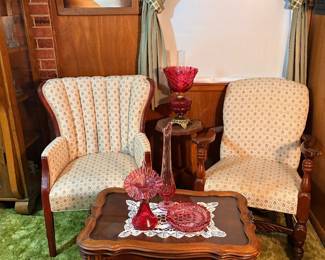 Beautiful his & hers chairs, amazing sitting area!!