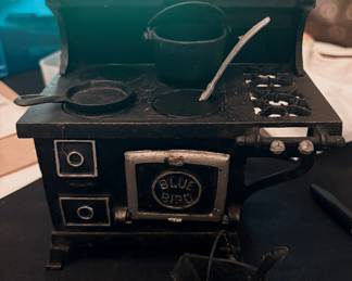 Blue Bird cast iron salesman sample gas stove, complete set