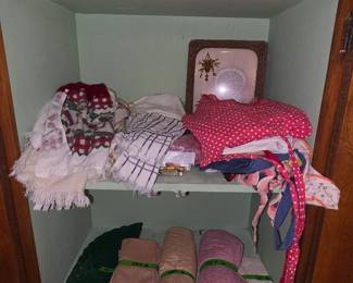 Linens (Aprons, placemats, napkins, kitchen towels)