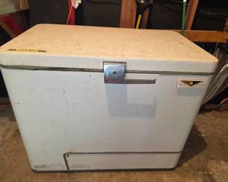 Chest type deep freeze