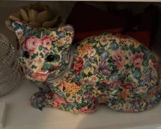 Cat sculpture