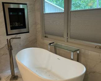 Master Bathroom--soaking tub