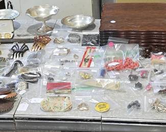 JEWELRY & MILITARY ITEMS