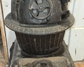 ANTIQUE KING Co. CAST IRON POT BELLY STOVE