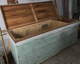 1920's PRIMITIVE LARGE WOODEN STORAGE TRUNK