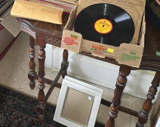 HUNDREDS OF VINTAGE RECORDS