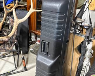 Hard case for your golf bag and clubs