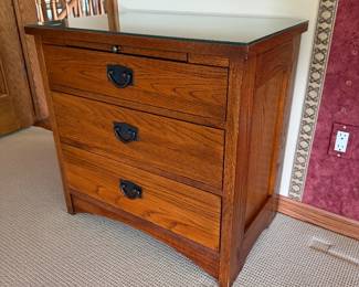 Thomasville night stand