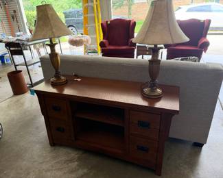 Small tv stand, lamps