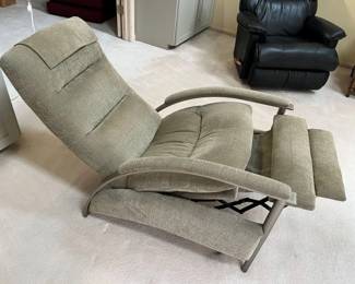 103 Ethan Allen Recliner Extended