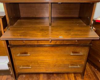 MCM dresser