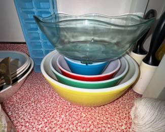 Pyrex bowls