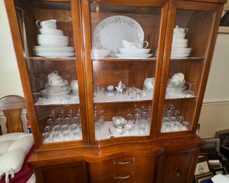 MCM scalloped china cabinet, in very nice condition