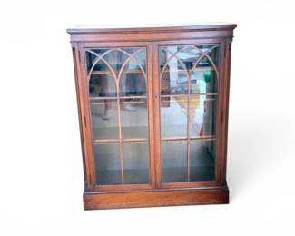 86 ImperialJeffersonianGroupMahoganyCurioDisplayCabinetwKey