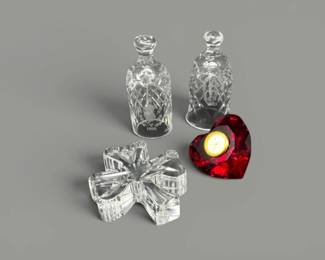 136 HOYACrystalHeartClockCrystalBellsShamrockPaperweight